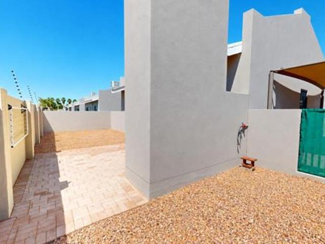 Townhouse for sale in Upington, ǁKhara Hais Local Municipality