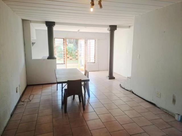 Townhouse for rent in Vosloorus, Gauteng