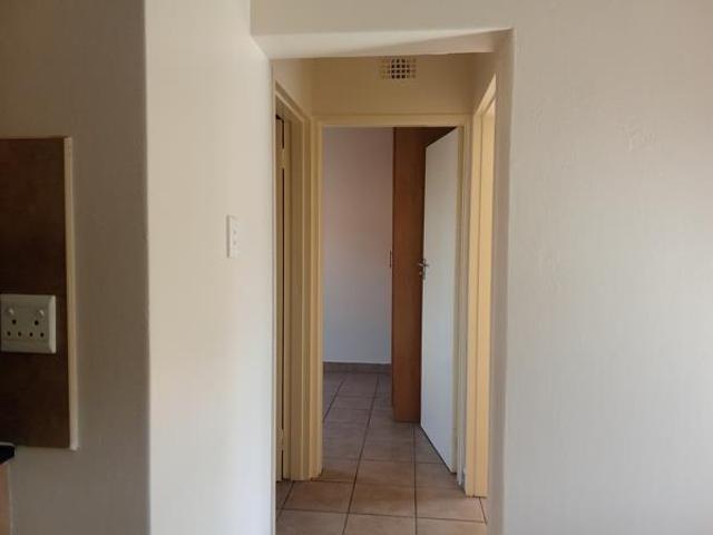 Townhouse for rent in Vosloorus, Gauteng