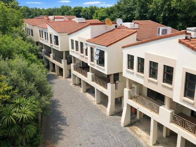 Townhouse for rent in Waterkloof, Gauteng