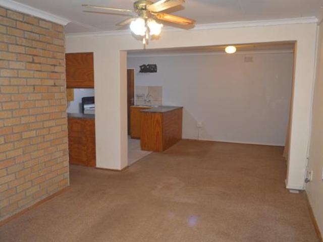 Townhouse for rent in Dr Kenneth Kaunda, North West