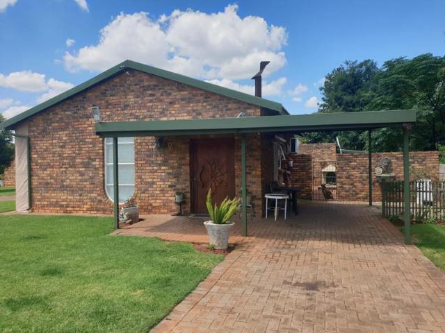Townhouse for sale in Derby, North West