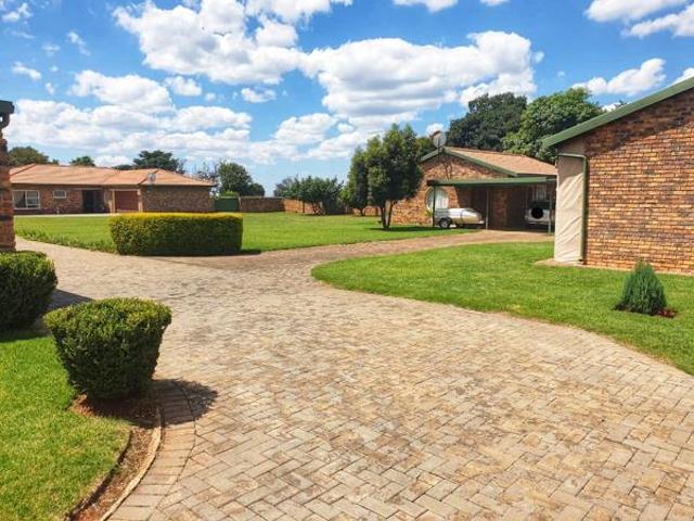 Townhouse for sale in Derby, North West