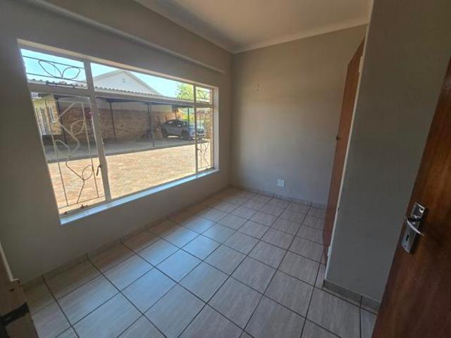 Townhouse for rent in Dr Kenneth Kaunda, North West