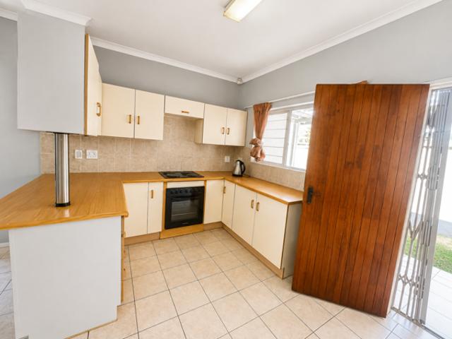 Townhouse for rent in Waterkloof, Gauteng