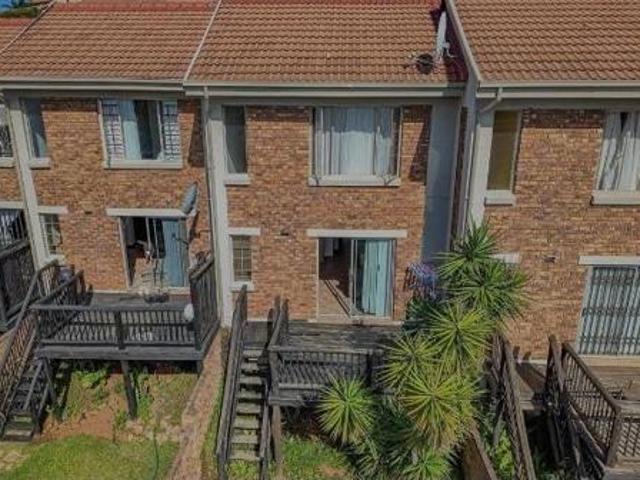 Townhouse for rent in Waterkloof, Gauteng
