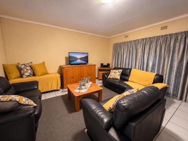 Townhouse for rent in Jansenpark, City of Ekurhuleni Metropolitan Municipality