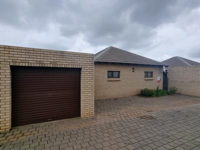 Townhouse for sale in Bloemfontein, Mangaung Metropolitan Municipality