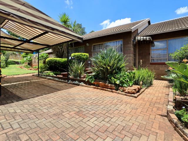 Townhouse for sale in Nooitgedacht, Gauteng