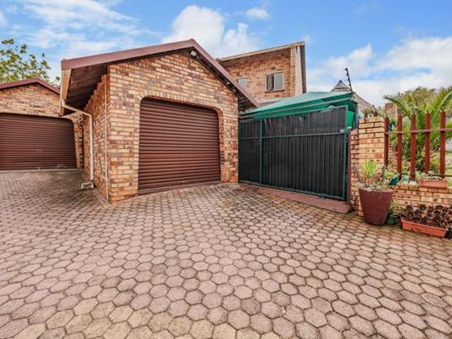 Townhouse for sale in West Rand Garden estates, Westonaria Local Municipality