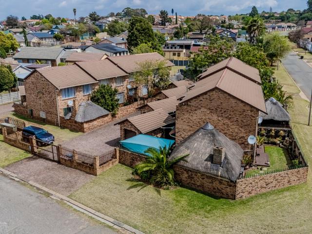 Townhouse for sale in Nooitgedacht, Gauteng