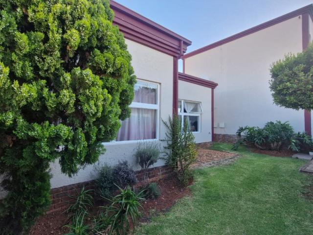 Townhouse for rent in Roodepoort, City of Johannesburg Metropolitan Municipality
