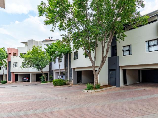 Townhouse for sale in Waterkloof, Gauteng