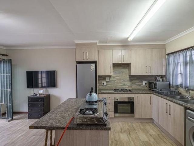 Townhouse for sale in Port Elizabeth, Eastern Cape