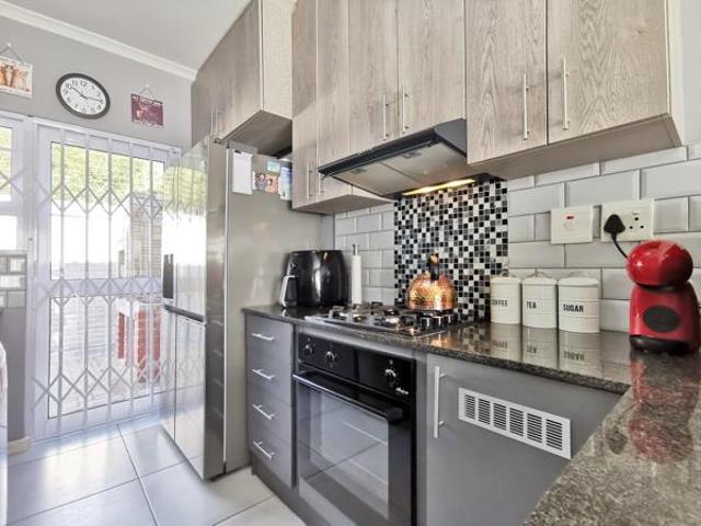 Townhouse for sale in Port Elizabeth, Eastern Cape