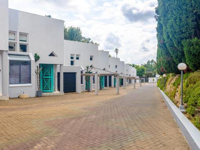 Townhouse for rent in Vosloorus, Gauteng