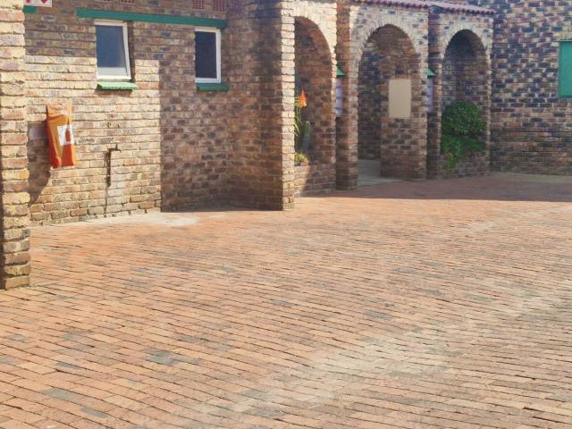 Townhouse for sale in Vosloorus, Gauteng
