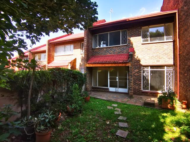 Townhouse for sale in Vosloorus, Gauteng