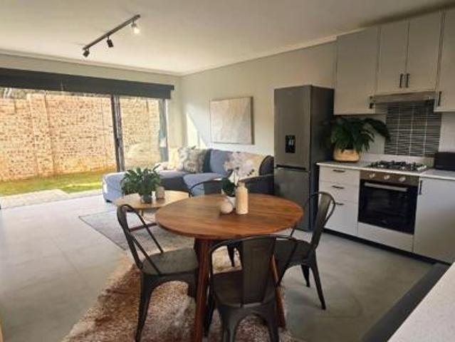 Townhouse for rent in Waterkloof, Gauteng