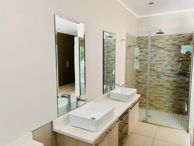 Townhouse for rent in Waterkloof, Gauteng
