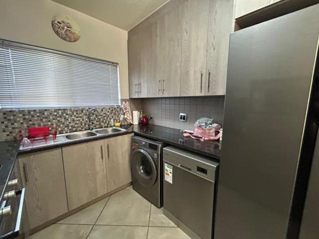 Townhouse for rent in Waterkloof, Gauteng