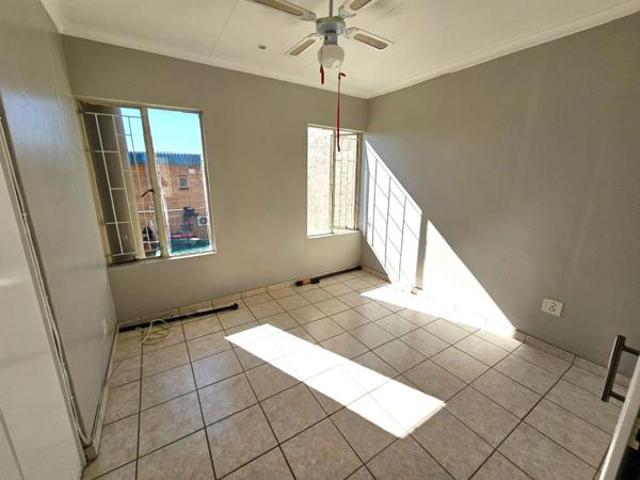 Townhouse for rent in Waterkloof, Gauteng