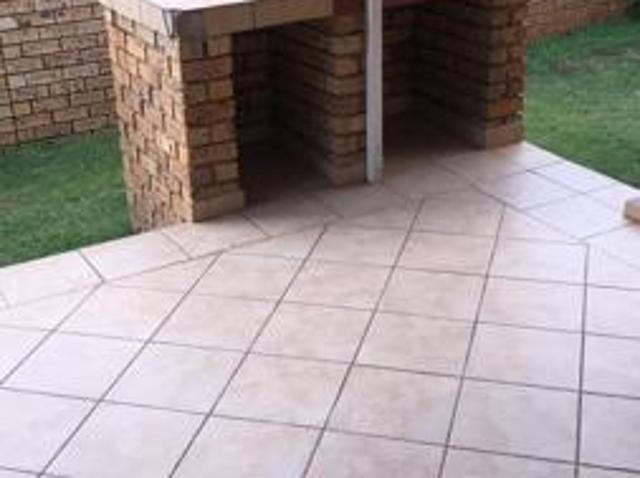 Townhouse for rent in Waterkloof, Gauteng