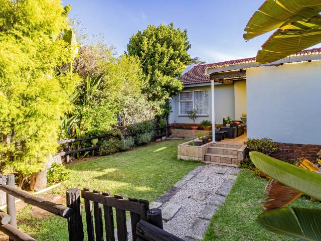 Townhouse for sale in Sandton, City of Johannesburg Metropolitan Municipality