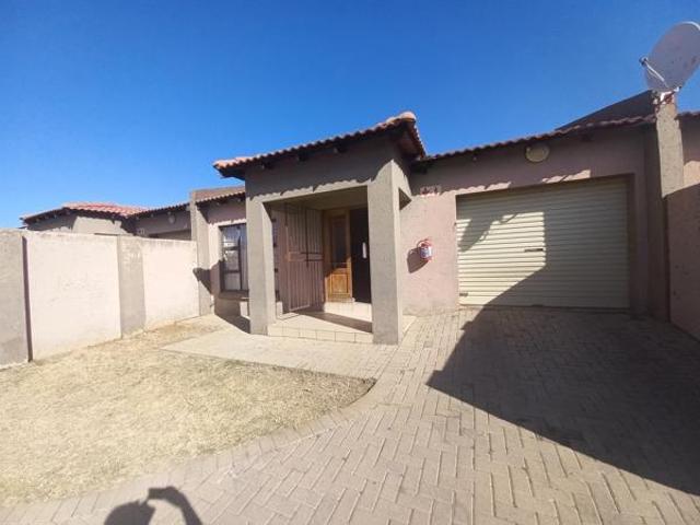 Townhouse for rent in Dr Kenneth Kaunda, North West