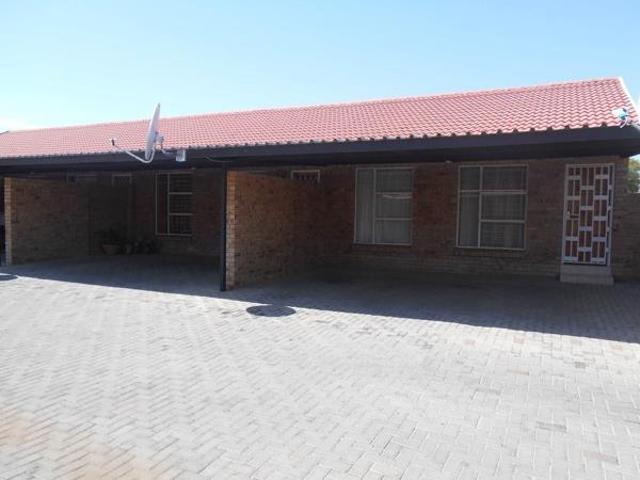 Townhouse for sale in Dr Kenneth Kaunda, North West