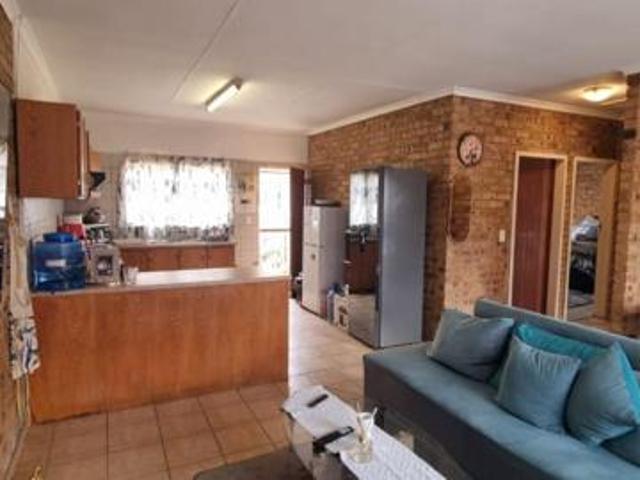 Townhouse for sale in Dr Kenneth Kaunda, North West