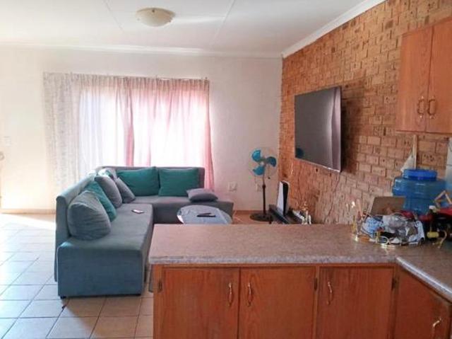 Townhouse for sale in Dr Kenneth Kaunda, North West
