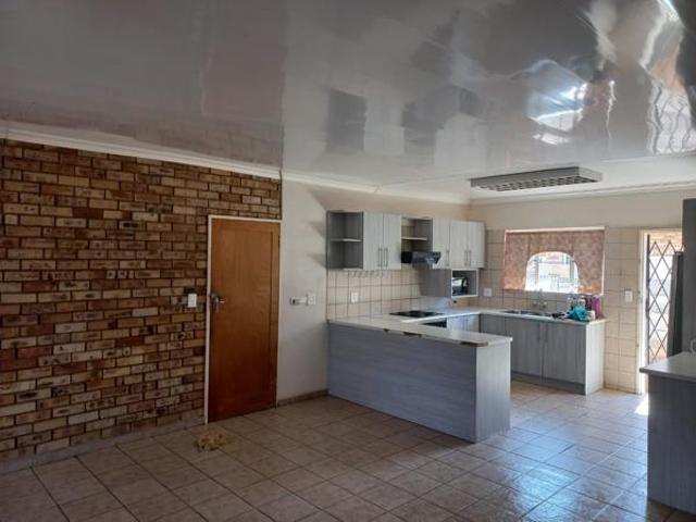 Townhouse for rent in Dr Kenneth Kaunda, North West