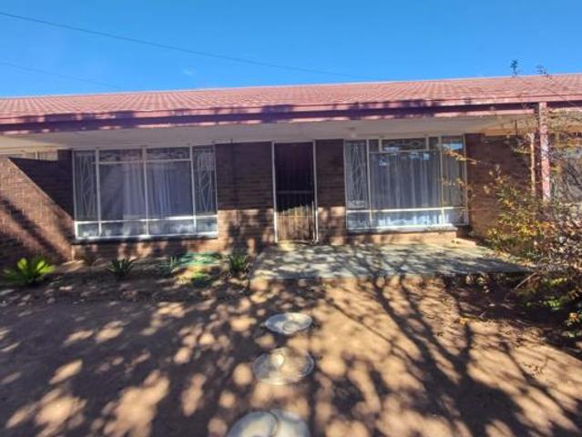 Townhouse for sale in Dr Kenneth Kaunda, North West