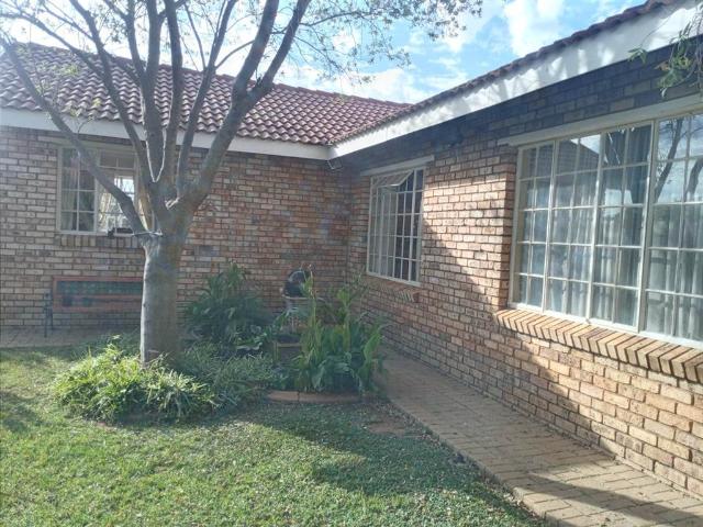 Townhouse for sale in Dr Kenneth Kaunda, North West
