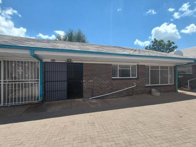 Townhouse for rent in Dr Kenneth Kaunda, North West