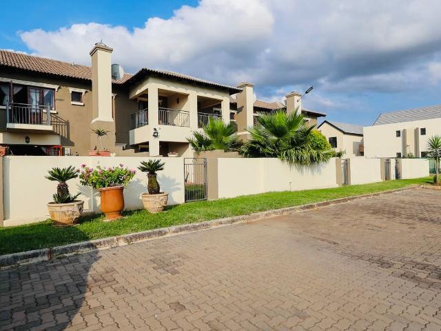 Townhouse for sale in Hartbeespoort Dam Nature Reserve, North West