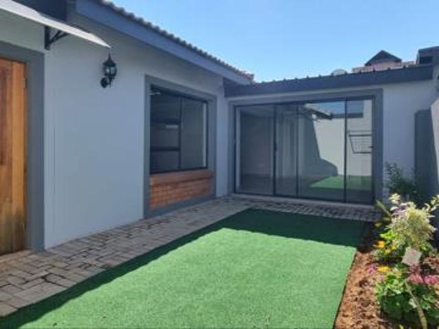 Townhouse for sale in Hartebeespoort, North West