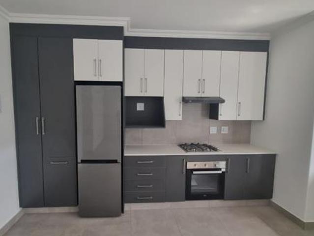 Townhouse for rent in Waterkloof, Gauteng