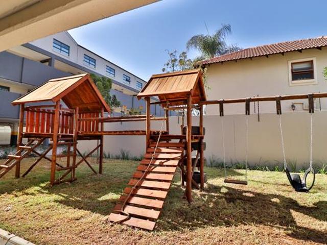 Townhouse for rent in Waterkloof, Gauteng
