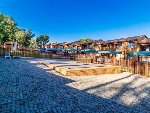 Townhouse for sale in Vosloorus, Gauteng