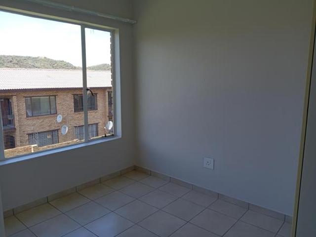Townhouse for rent in Vosloorus, Gauteng
