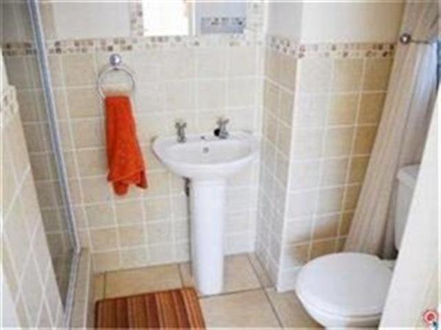 Townhouse for rent in Vosloorus, Gauteng