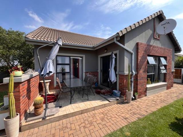 Townhouse for rent in Ekurhuleni, Gauteng