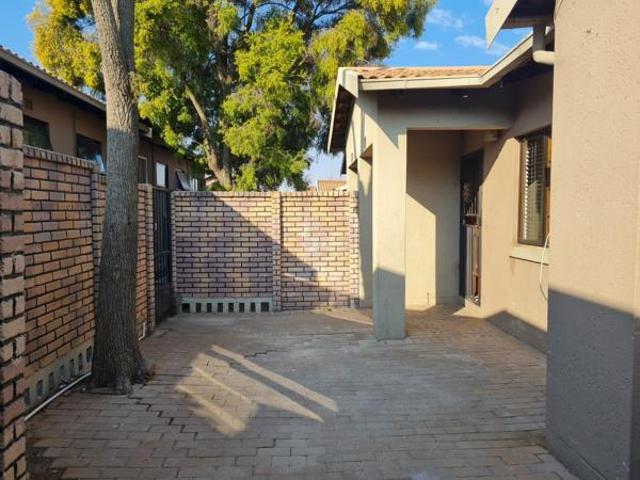 Townhouse for rent in Ekurhuleni, Gauteng