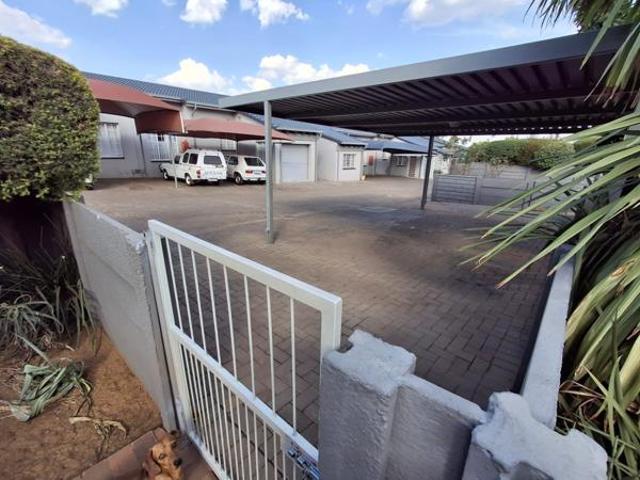 Townhouse for rent in Jansenpark, City of Ekurhuleni Metropolitan Municipality