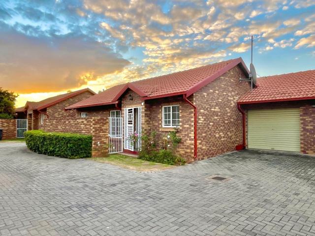 Townhouse for sale in Waterkloof, Gauteng