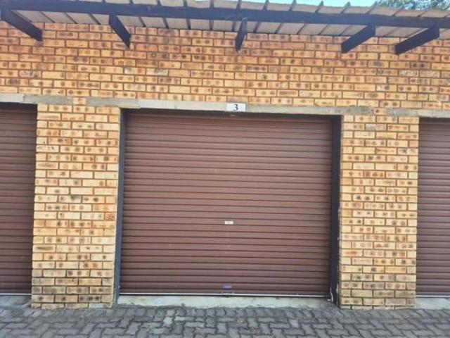 Townhouse for sale in Meyerton, Midvaal Local Municipality