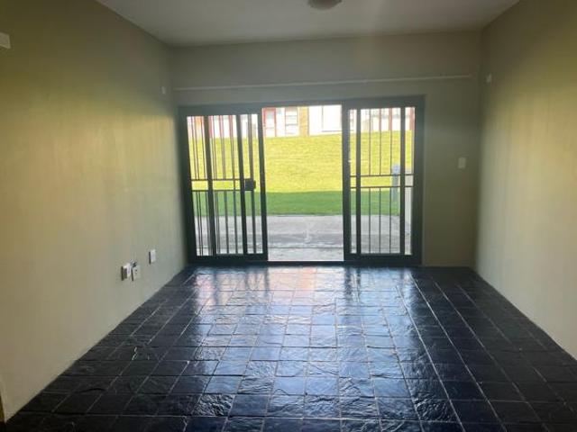 Townhouse for rent in Vosloorus, Gauteng