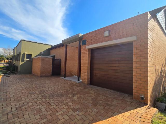 Townhouse for rent in Centurion
